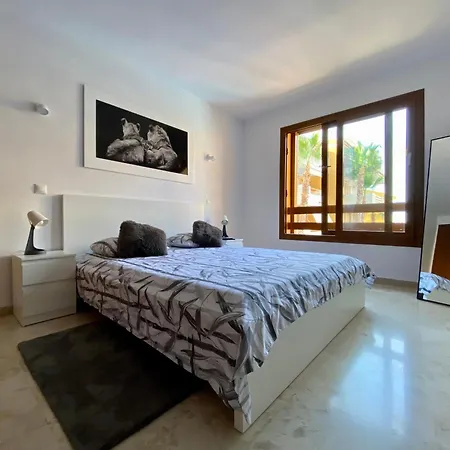 Con Piscina Y Playa Cercana En Torrevieja, Area De Punta Prima Aq-125 Punta Prima (Alicante)