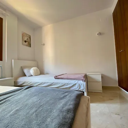 Con Piscina Y Playa Cercana En Torrevieja, Area De Punta Prima Aq-125